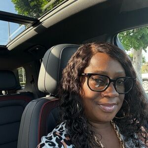 Meet your Posher, Elaine